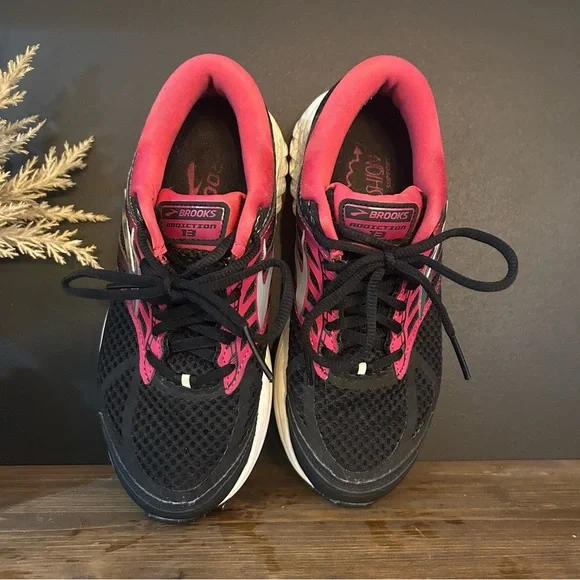 Brooks Women's Black and Red Athletic Sneaker Running Shoes Size 6 - Picture 3 of 7